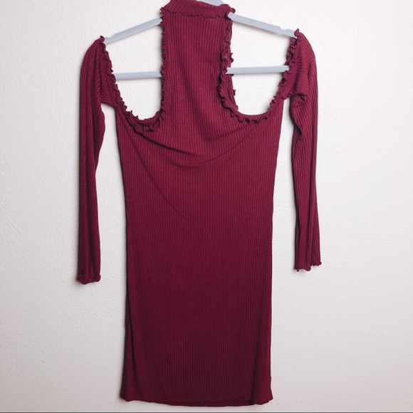 Off-shoulder Dress - Picture 2 of 3